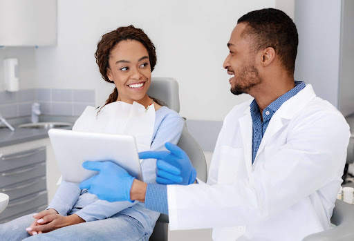 Dental Bonding vs. Veneers: Which Cosmetic Dentistry Option Is Right for You?
